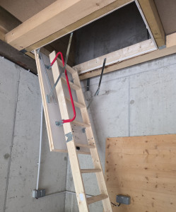 Photo de galerie - Mise en place d'une échelle repliable 