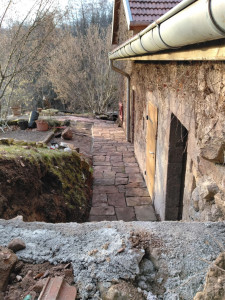 Photo de galerie - Pose de pierre de lave.