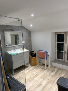 Photo de galerie - Salle de bain complète mur plafond et pose d’éléments sanitaires 