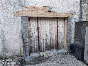 Photo de galerie - Réduction ancienne porte de garage avec nouveau linteau et pilier pour pose de baies vitrées 