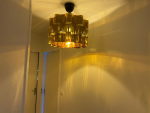 Photo de galerie - - Livraison + pose d’un lustre « or » dans le couloir