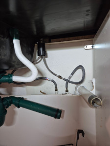 Photo de galerie - Raccordement d’un robinet de cuisine.