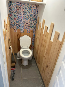 Photo de galerie - Pose de Lambris dans un toilette 