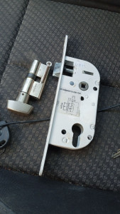 Photo de galerie - Remplacement de serrure de porte 
