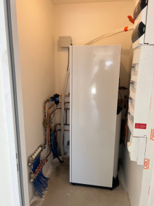 Photo de galerie - Pose d’une pompe à chaleur alfea Atlantic avec système de chauffage au sol 