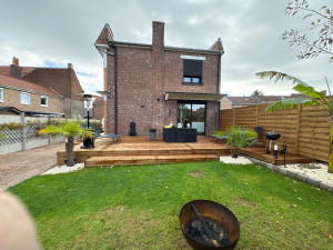 Photo de galerie - Pose de terrasse de 70 m2 avec claustra 