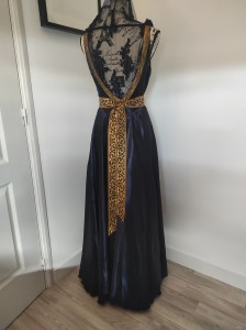 Photo de galerie - Je vous propose mes services en retouches pour vos vêtements ou vos rideaux.