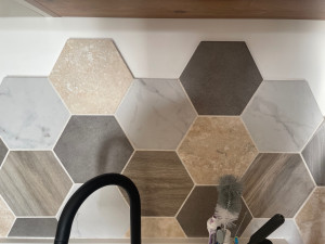 Photo de galerie - Carrelage au mur cuisine