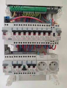 Photo de galerie - Remplacement tableau électrique, ajout prise et éclairage , dépannage 