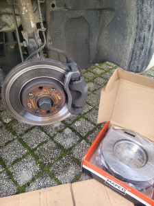 Photo de galerie - Remplacement disque et plaquettes.