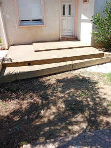 Photo de galerie - Création escalier trois plateaux en béton 