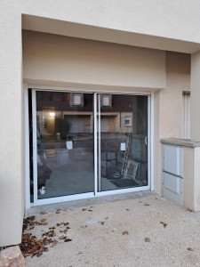 Photo de galerie - Suite du remplacement d'une porte de garage par une baie coulissante avec volet roulant (apres)