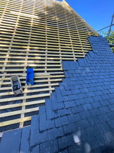 Photo de galerie - ⚒️ Une toiture solide, étanche et esthétique : c’est mon engagement sur chacun de mes chantiers. Contactez-moi pour vos projets de couverture et d’entretien.