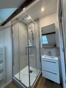 Photo de galerie - Création d’une salle de bain dans un espace réduit en une semaine