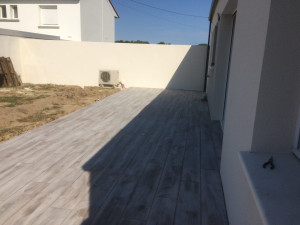 Photo de galerie - Création terrasse + carrelage + mur de clôture 