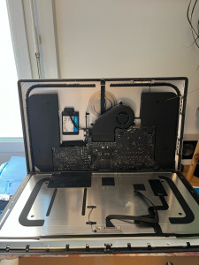 Photo de galerie - Changement d’un HDD pour un SSD sur IMac 27pouces Retina fin 2015