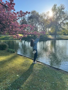 Photo de galerie - Je sais comment couper l'herbe et arroser les fleurs