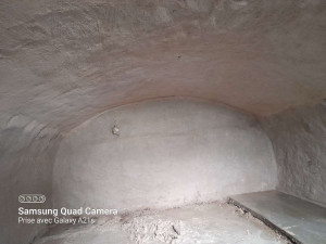 Photo de galerie - Reprise d’enduit chaux dans cave voûter 
