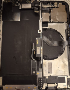 Photo de galerie - Changement batterie et vitre arrière iPhone 12