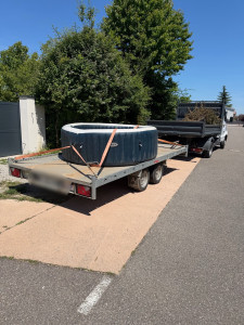 Photo de galerie - Livraison jacuzzi 6 places 