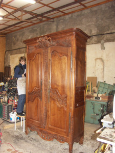 Photo de galerie - Restauration d'un armoire en noyer