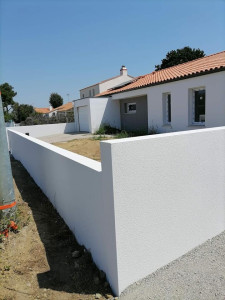 Photo de galerie - Murs de clôtures avec enduit de finition blanc
