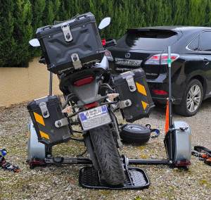 Photo de galerie - Roulage au sol pour chargement de la moto