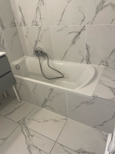 Photo de galerie - Remplacement baignoire / pose carrelage rénovation complète salle de bain 