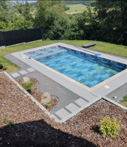 Photo de galerie - Décaissement, pose murs et plage de piscine 