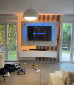 Photo de galerie - Décoration mur tv