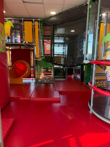 Photo de galerie - Nettoyage air de jeux KFC 