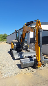 Photo de galerie - Realisation d'un accès pour une construction de maison individuelle.
Création d'une tranchée pour les différents raccordements à en devenir.