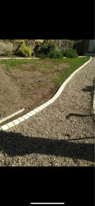 Photo de galerie - Création d’une bordure d’allé en pavé 