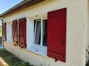 Photo de galerie - Pose de fenêtre en rénovation et de volets battants 