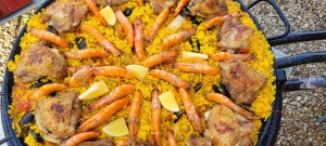 Photo de galerie - PAËLLA DE NATH 
poulet ,Chorizo,crevettes,moules,
calamars,une pointe de safran,épices etc...