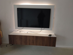 Photo de galerie - Installation télé avec décoration led effet trois d 