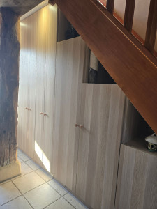 Photo de galerie - Montage et modification de meubles en kit sous escalier 