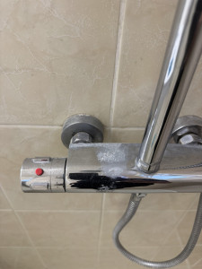 Photo de galerie - Mitigeur de douche entartré
