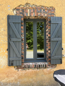 Photo de galerie - Profitez des beaux jours pour faire nettoyer vos fenêtres !