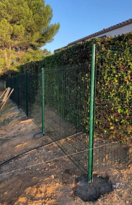 Photo de galerie - Création de grillage en rigide avec photo cimenté si vous êtes intéressé vous pouvez me contacter et laisser votre numéro de téléphone que je puisse vous contacter merci