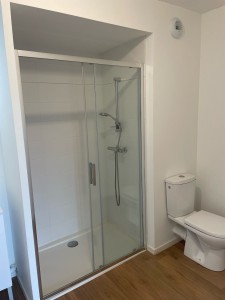Photo de galerie - Création et poses d’une douche avec accessoires plus pose WC