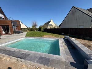 Photo de galerie - Pose de margelles+ chape 