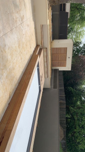 Photo de galerie - - Création d’une terrasse en bois exotique 
- Création de portes en bois exotiques coulissantes avec persiennes 