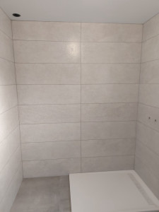 Photo de galerie - Pose de carrelage intérieur et faïence (salle de bain, cuisine). Travail propre et soigné. Disponible rapidement. À partir de 25 €/m².