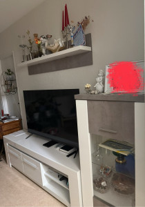 Photo de galerie - Meuble TV, petit buffet et étagère murale suspendue