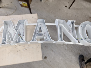 Photo de galerie - Pose de laide dans enseigne de restaurant 