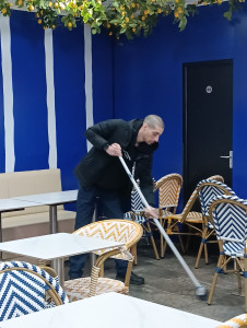 Photo de galerie - ✨ Nettoyage Pro de vos Commerces & Locaux ✨

Restaurateurs, commerçants ou pros : confiez-moi le nettoyage de vos salles, sols et sanitaires. Intervention rapide (fin de service, réouverture) pour une hygiène irréprochable. Matériel fourni, travail soigné