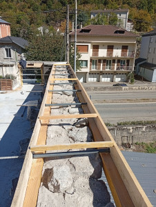 Photo de galerie - - Arase d'une acrotère en forme de chaperon.