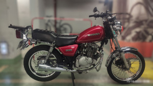 Photo de galerie - Suzuki GN 125 après restauration aprtielle.