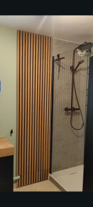 Photo de galerie - Fabrication d'une paroi démontable avec panneau décoratif pour dissimuler  la chaudière .